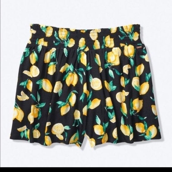 PINK Victoria's Secret Pants - Vs PINK lemon shorts 🍋​